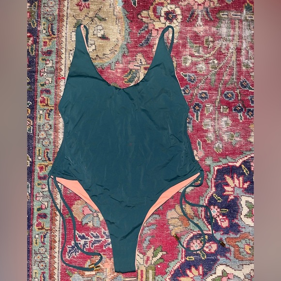 Cheeky reversible one piece bathing suit - Picture 1 of 4